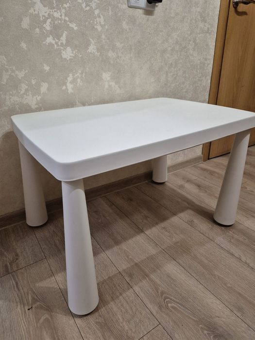 Дитячий стіл.Ікеа MAMMUT.