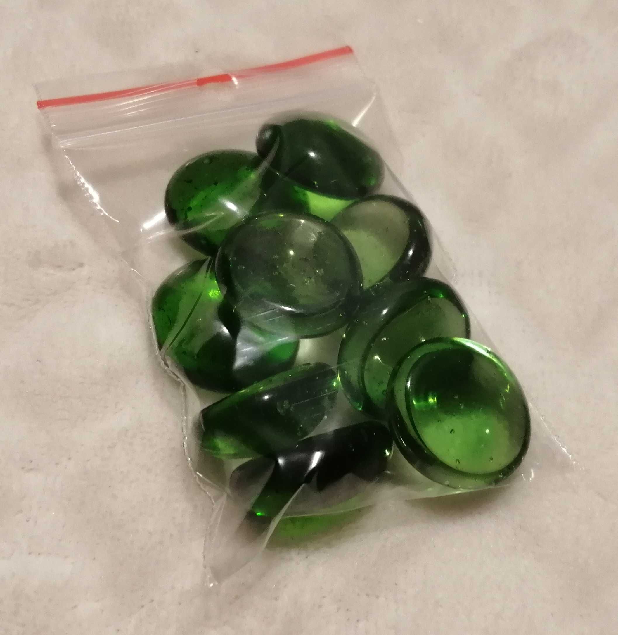 Zielone ozdobne przeźroczyste kryształki, kamyki 0,8x2cm (Kreatywne]