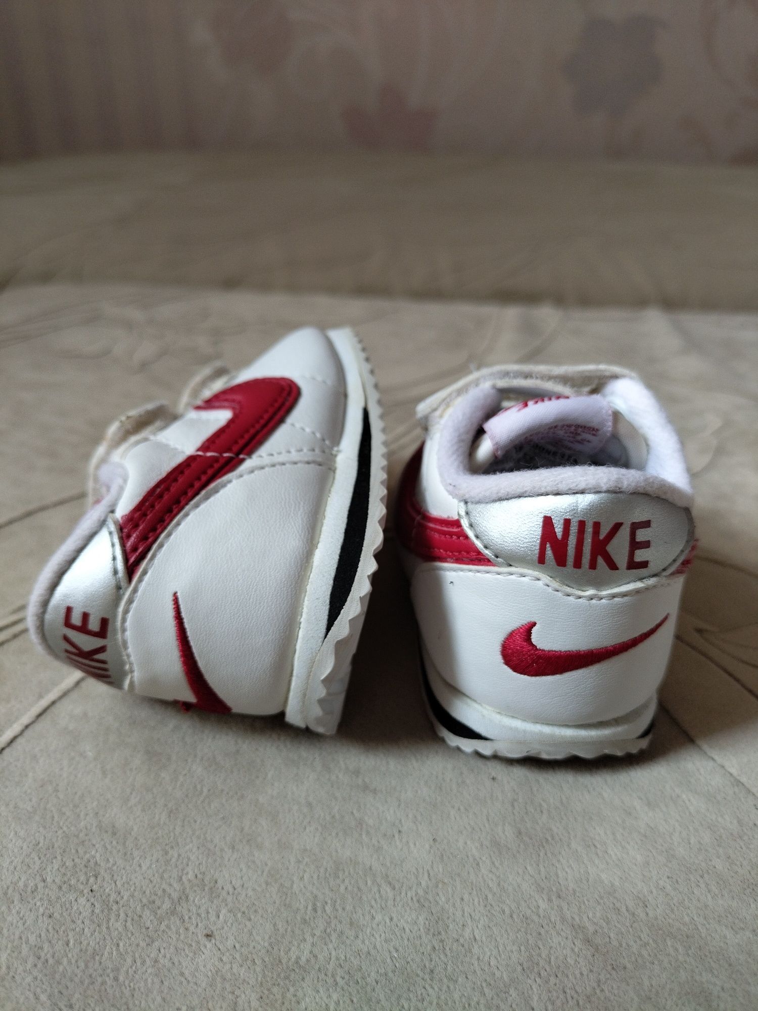 Білі кеди, кросівки NIKE