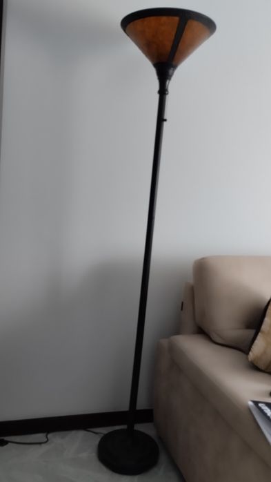 Candeeiro de pé alto