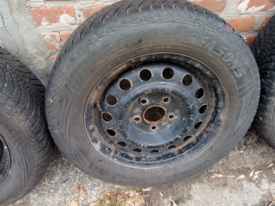 Комплект колес 205/65 r15 5x114,3 kia hyundai Goodyear 4 seasons