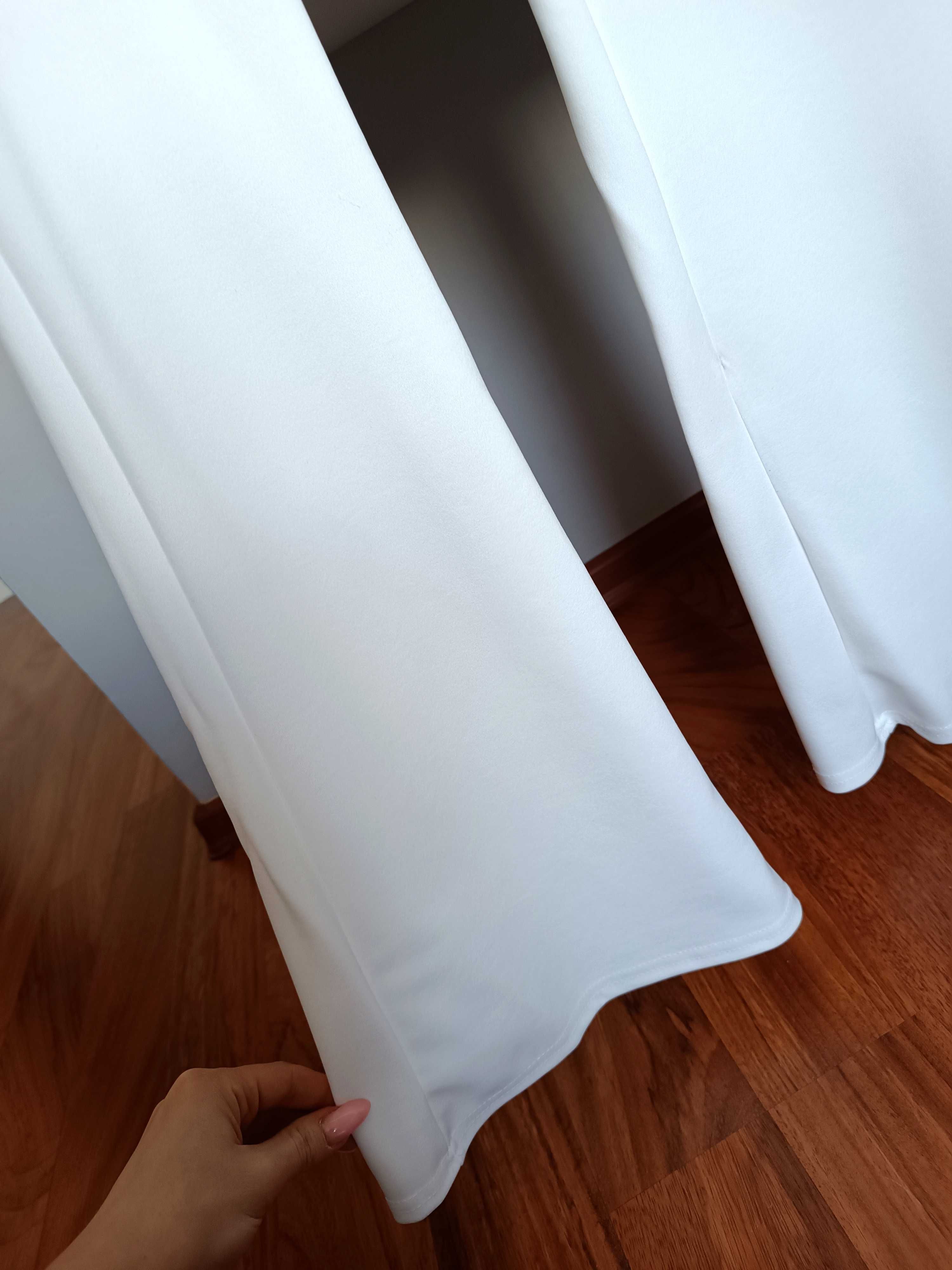 Biały kombinezon dzwony wycięty pod pachami Pretty Little Thing