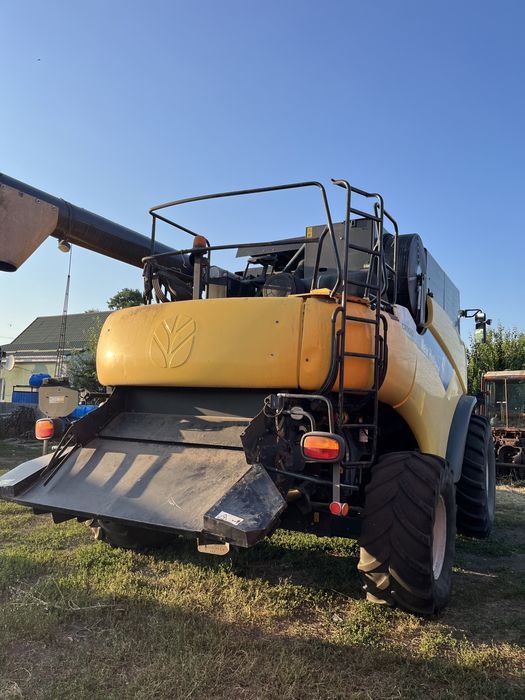 Комбайн New Holland CR9080