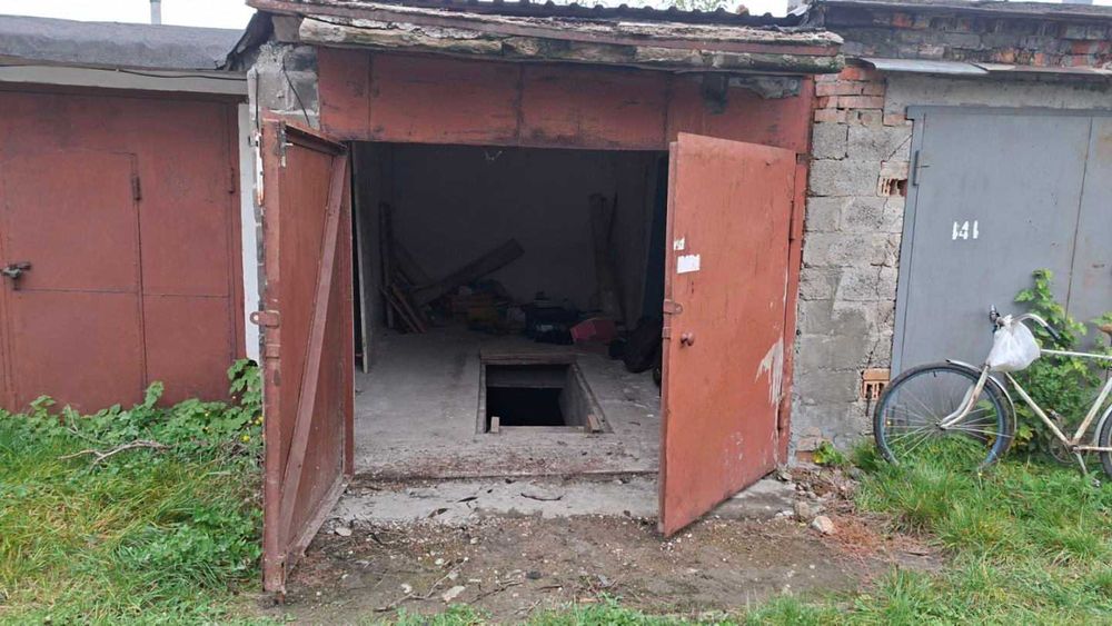 Гаражний бокс у двох рівнях в ГСК «Мрія»  цілодобова охорона, шлагбаум