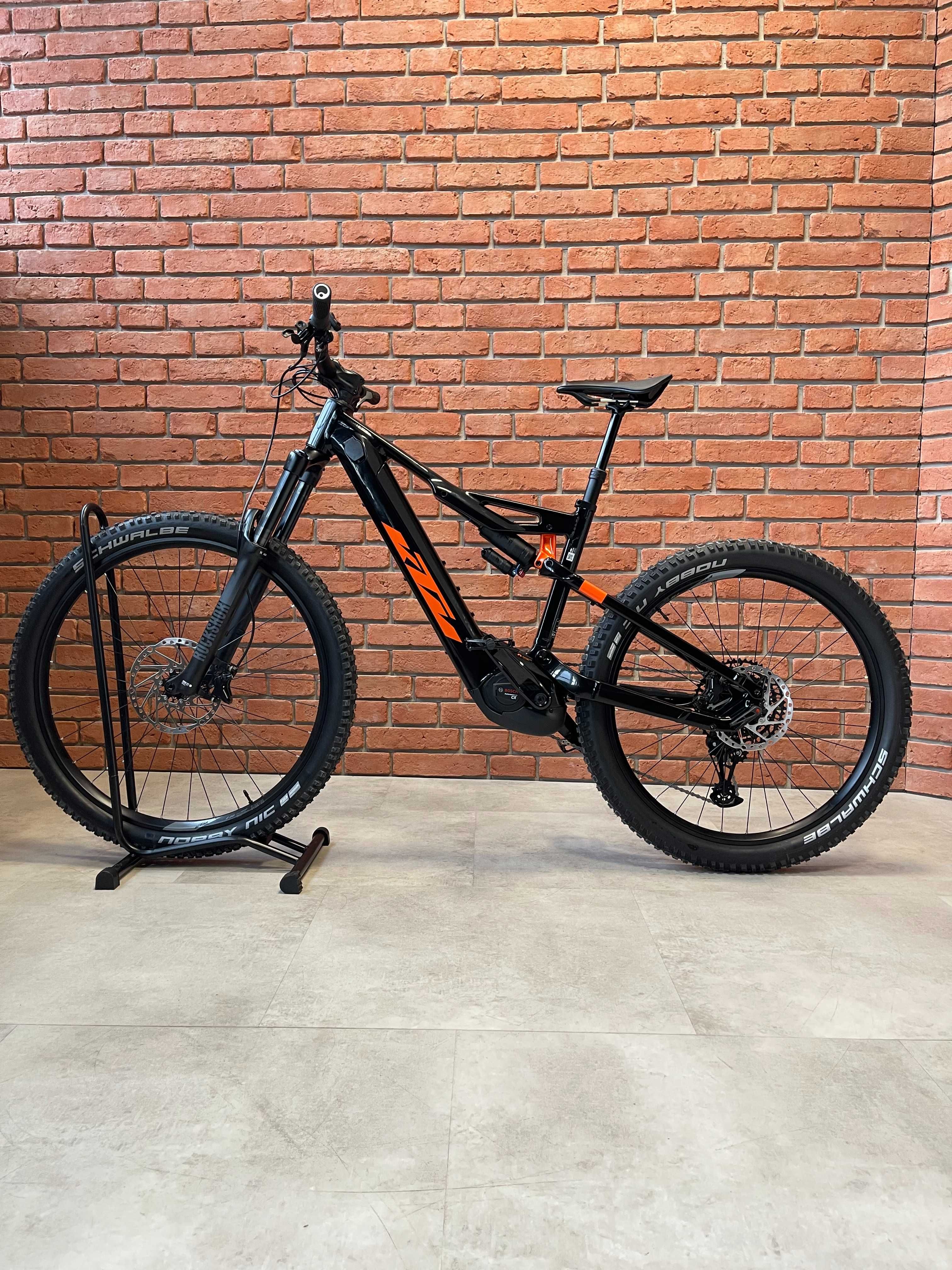Macina Kapoho 7973 flaming black (orange)