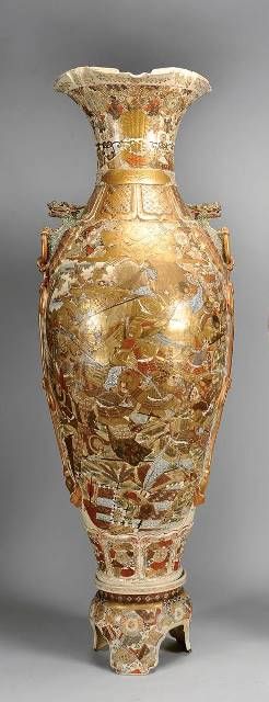 Jarra antiga oriental em laca chinesa
