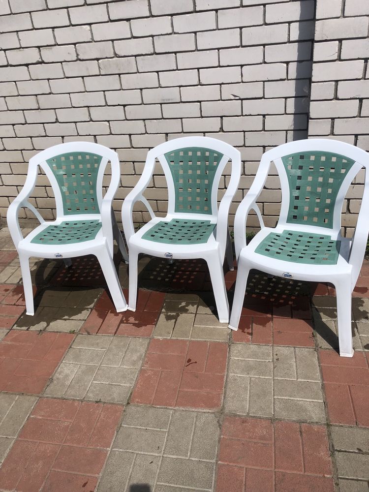 Продам новые фирменные пластиковые стулья Siesta