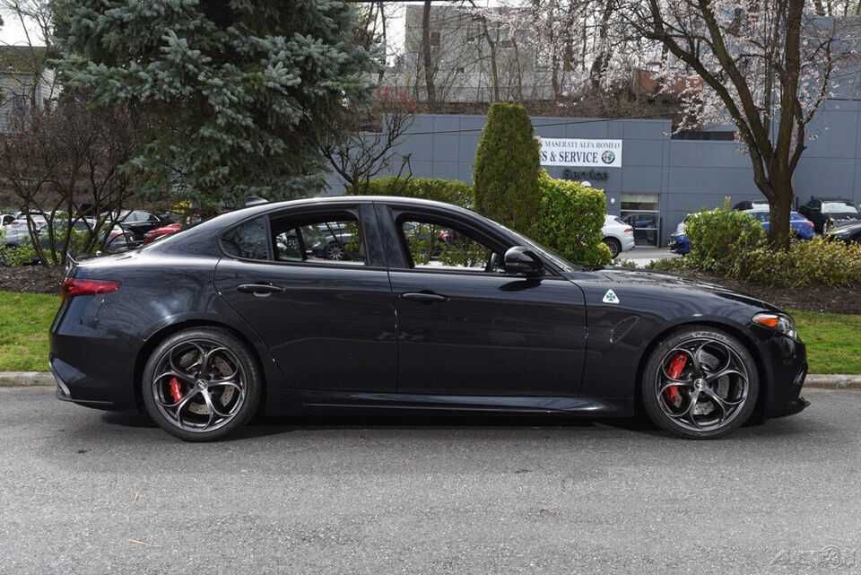 2022 Alfa Romeo Giulia Quadrifoglio