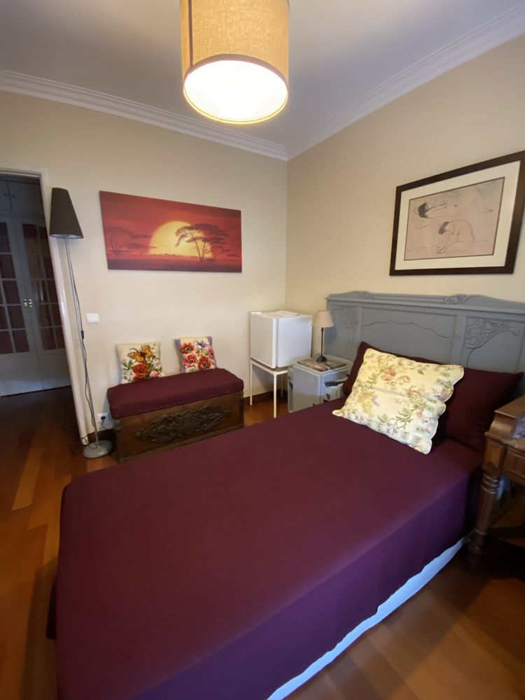 Quartos de SENHORA com cama de solteira para alugar