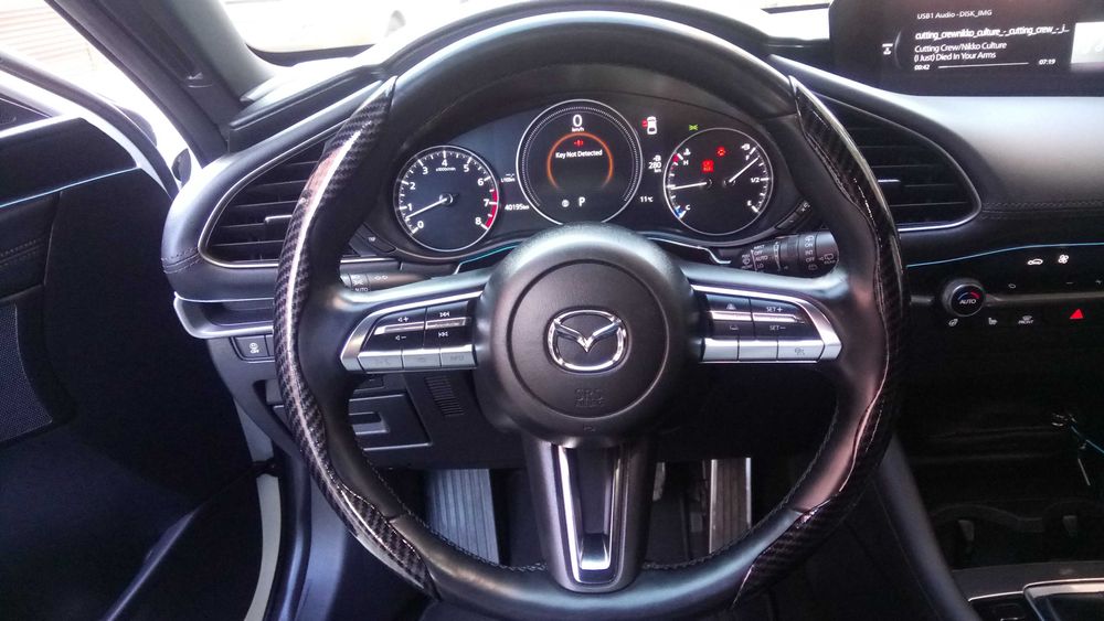 Мазда 3 автомат в белом цвете 2021г mazda 3 automat хэтчбек спорт авто