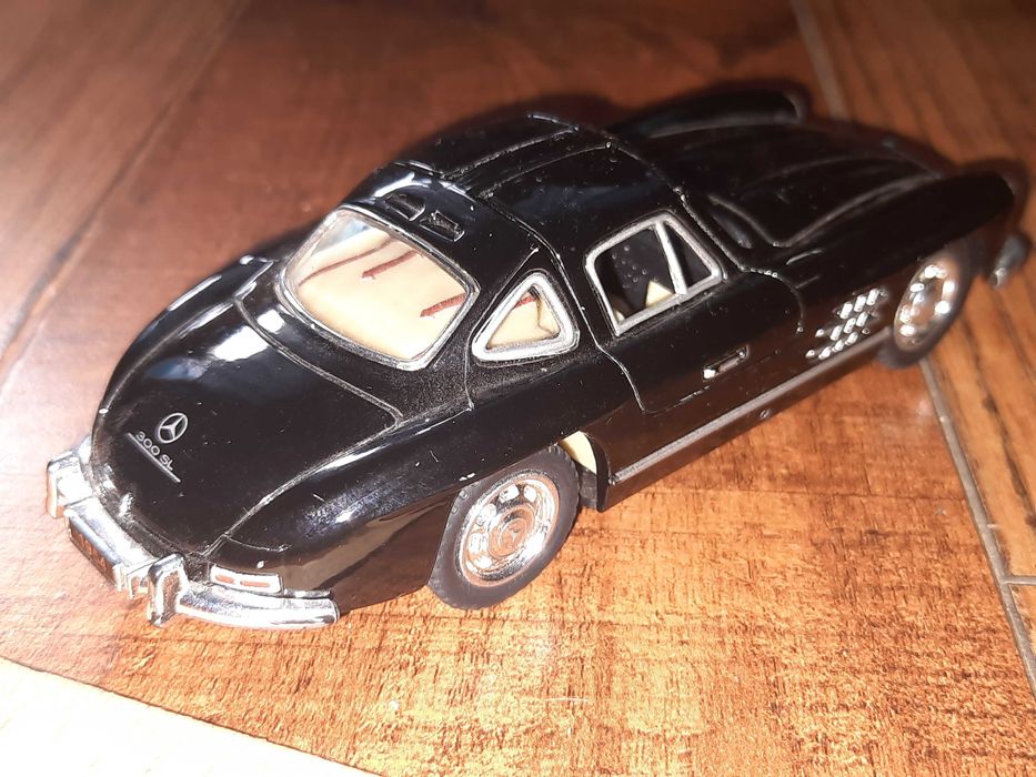 Модель автомобиля Mercedes Benz