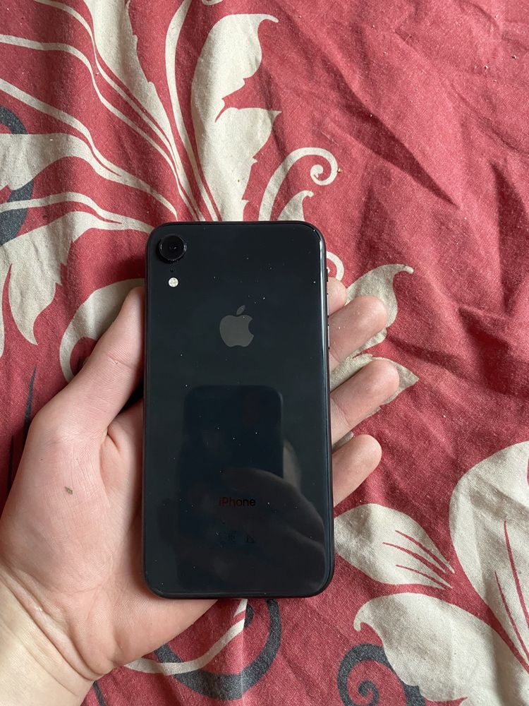 Продам Iphone XR 128