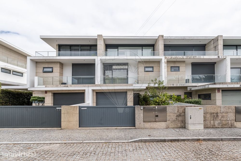 Moradia T4 para venda