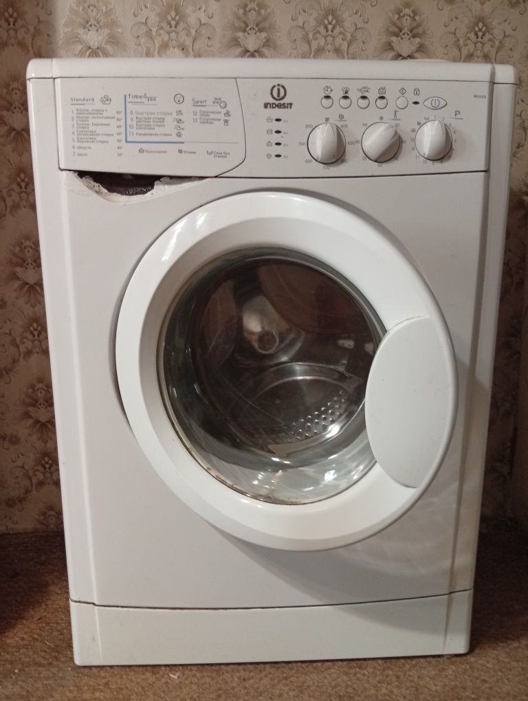 Продам стиральную машину Indesit wiul83
