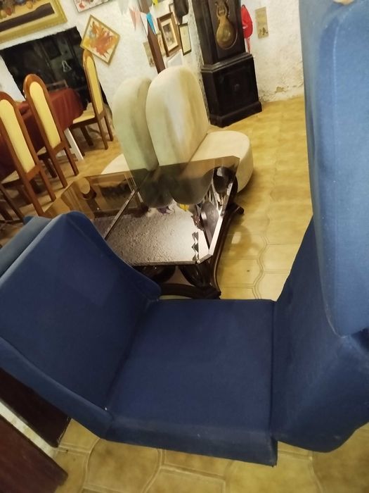 Mesa com tampo de vidro - 35 euros