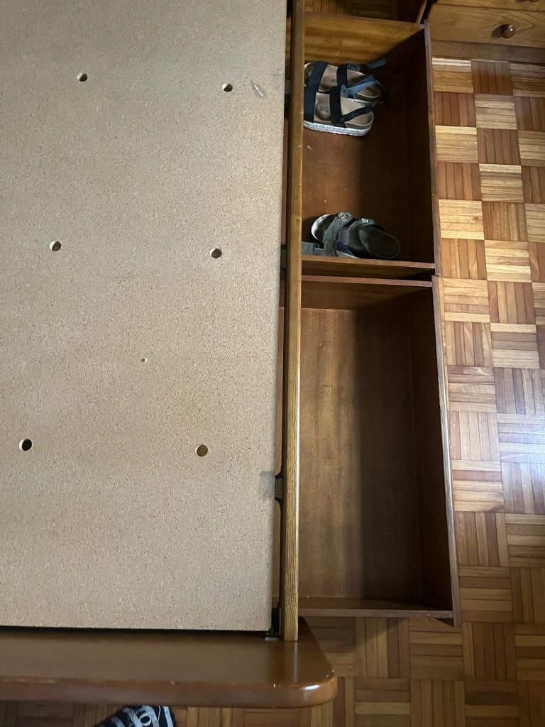 Cama madeira mais 2 mesinhas