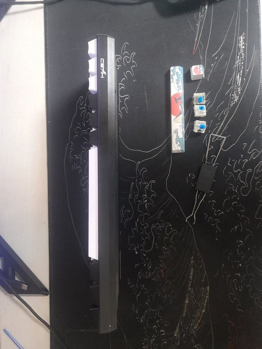 Клавіатура на синіх свічах