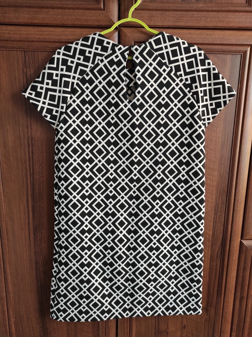 Sukienka krótki rękaw w geometryczne wzory Zara
