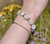 Bransoletka handmade z koralików – kwiatowy wzór