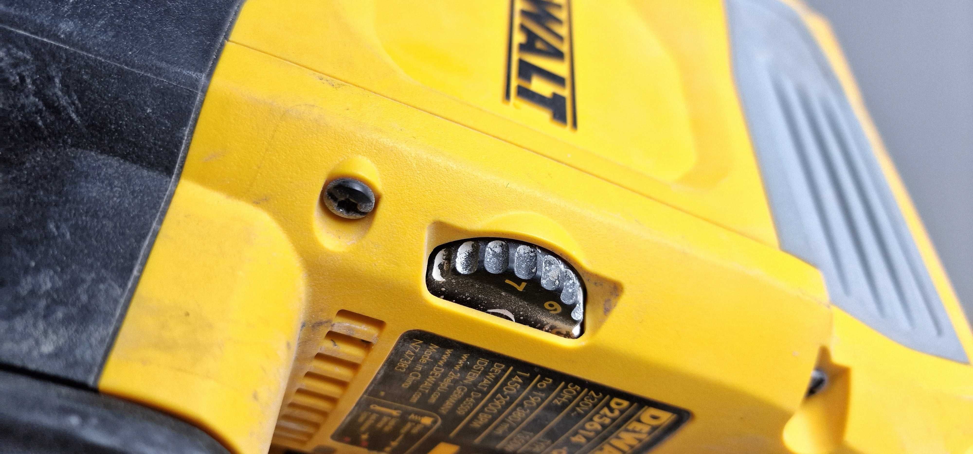 młot udarowy dewalt  D25614K-QS 1300w faktura