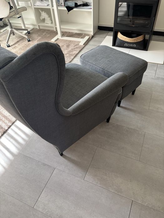 Poltrona e repousa-pés