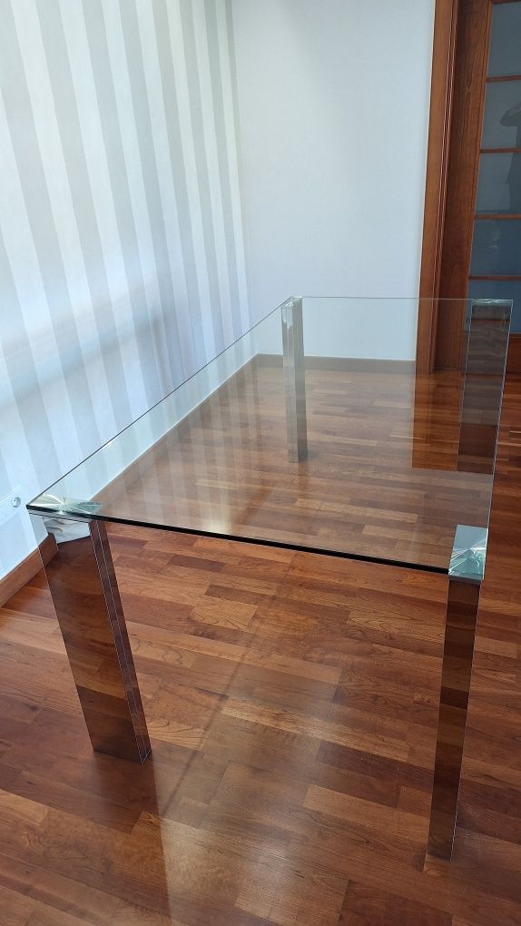 Mesa de Jantar em vidro