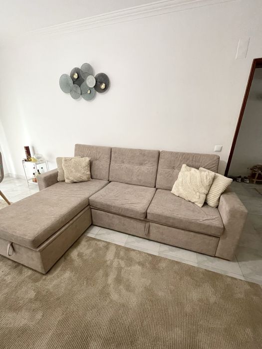 Sofá-cama com arrumação