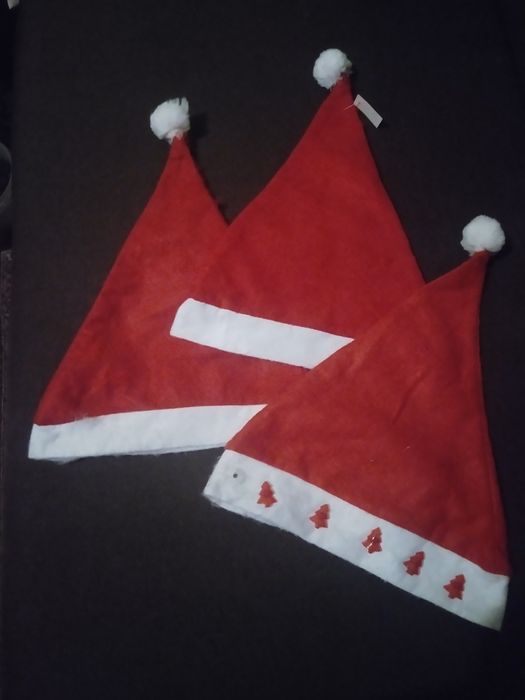 Різдвяні чобітки для подарунків та шапочки Санти.