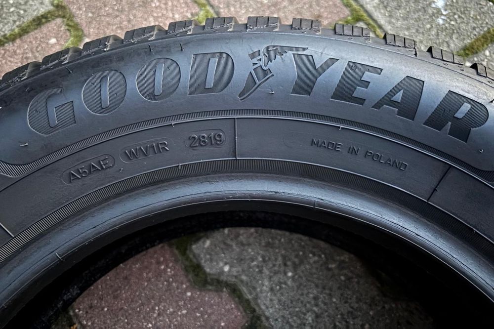 195/65R15 91T Goodyear ultraGrip 9+