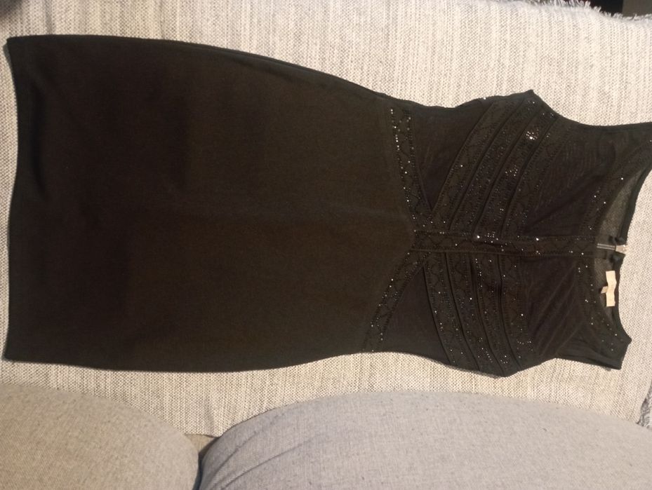 Elegancka sukienka z kołnierzykiem 36