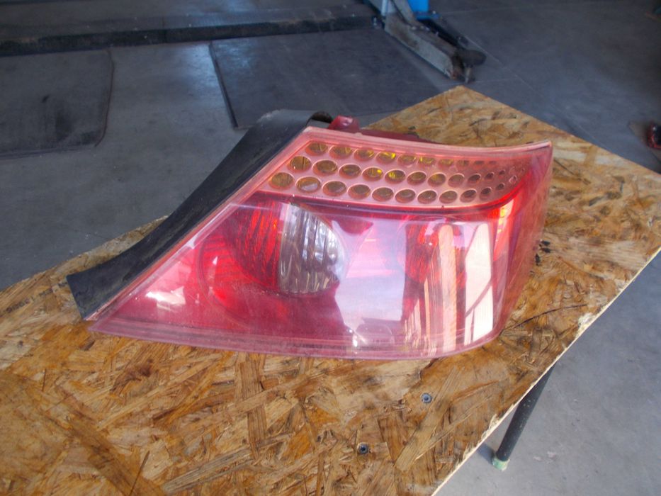 peugeot 407 coupe 2.7 hdi 05r lampa tył tylna lewa prawa