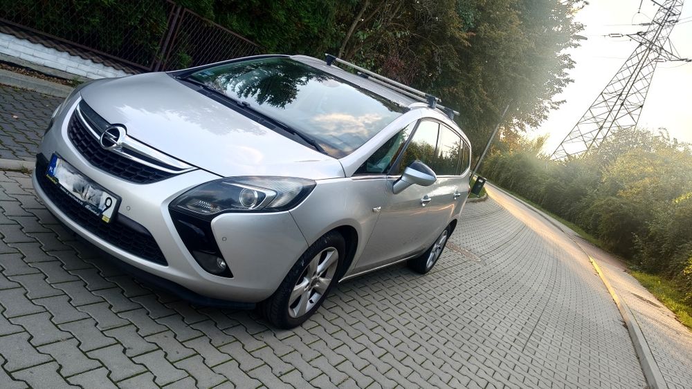 Zafira c/ skóry/ navi/hak/pdc/isofixy/climatronic/zadbana cdti 2.0