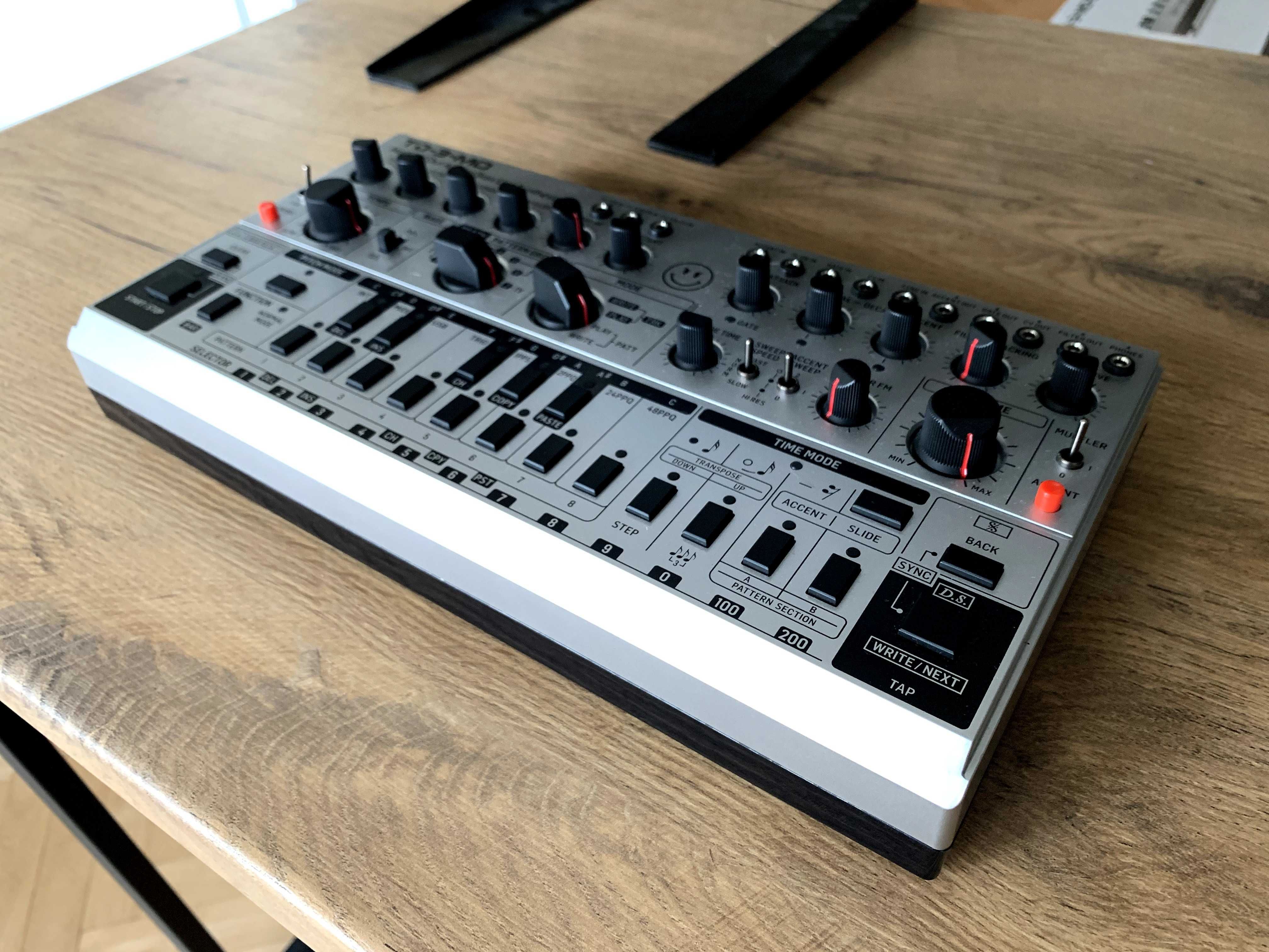 Behringer TD-3-MO | 303 | Roland | Acid | Bass | Volca