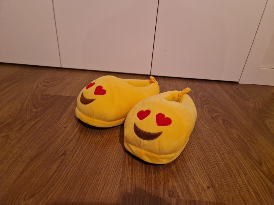 Pantufas smile jovem