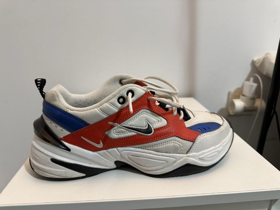 Nike M2K azul, branco, preto e laranja