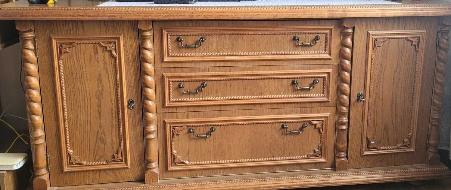 Witryna i ew. komoda w stylu klasycznym – solidna, elegancka, z charak