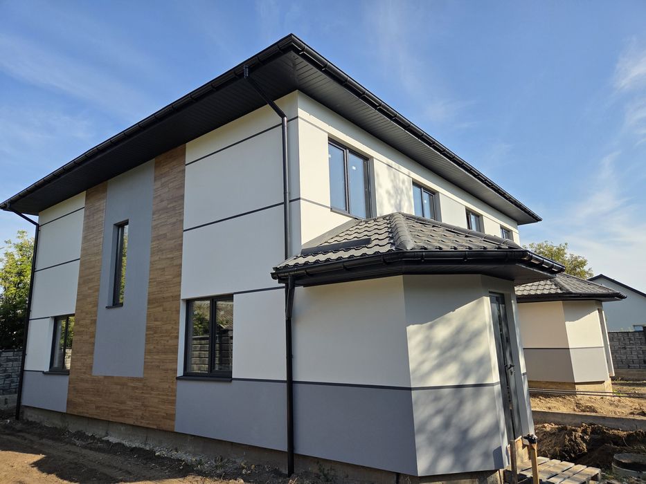 Власник. Продам котедж м.Рівне  вул.Залізнична 5/а Басівкут.