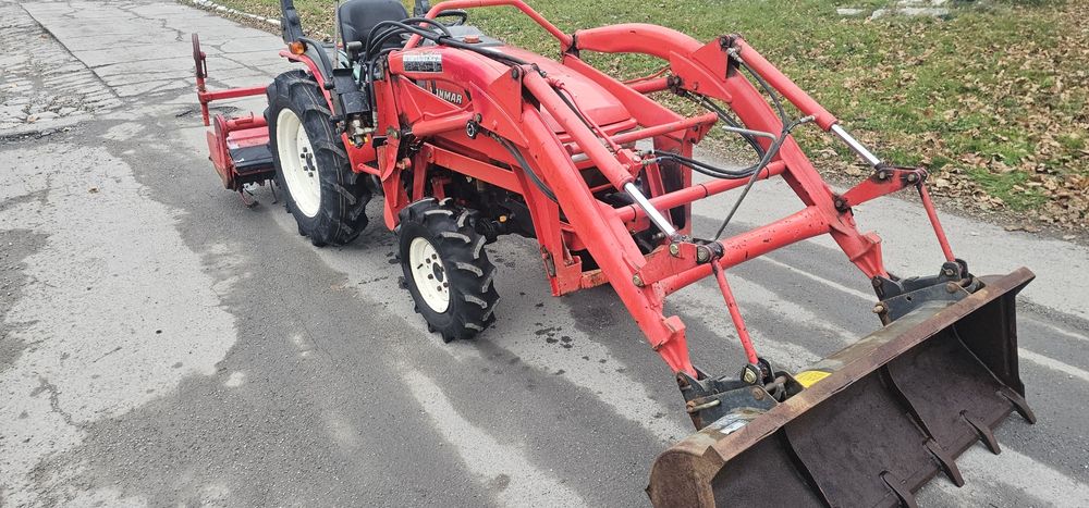 Мінітрактор Трактор з фронтальним Навантажувачем Yanmar  AF 220