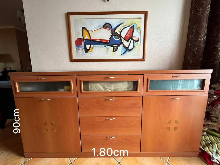 Aparador com 3 portas e 6 gavetas cor cerejeira