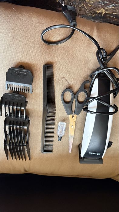 Vendo carrinho de compras e maquina de cortar cabelo.