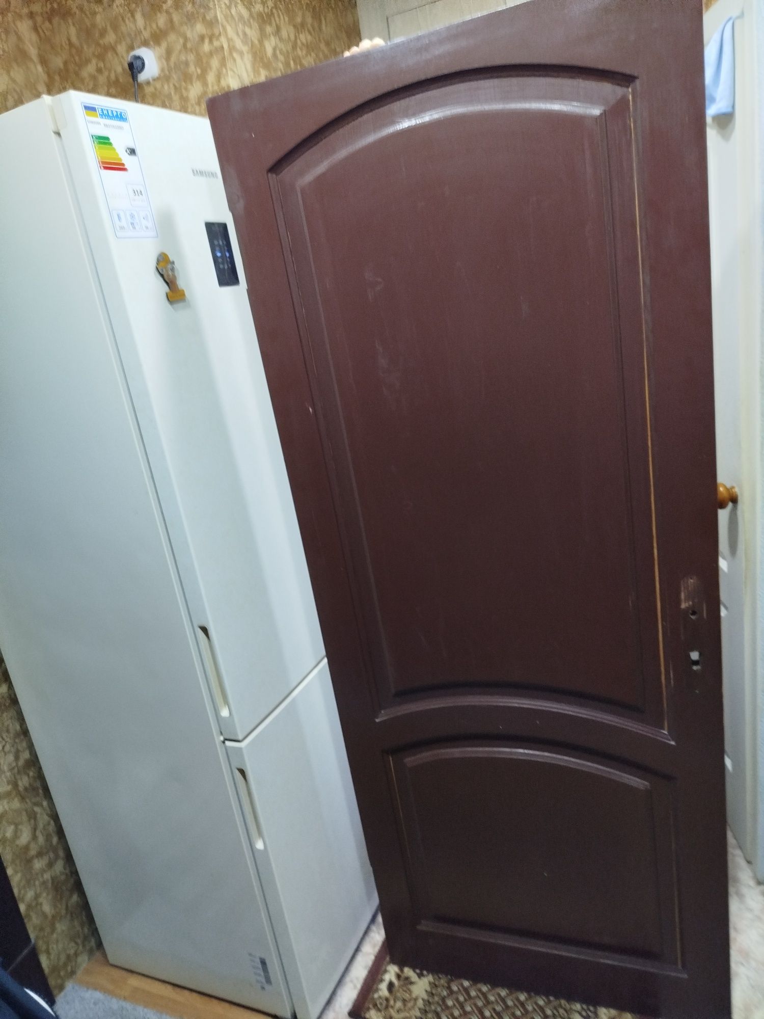 Продаю дерев'яні, соснові (фільончасті) двері