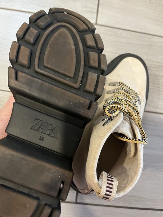 Жіночі чоботи Zara