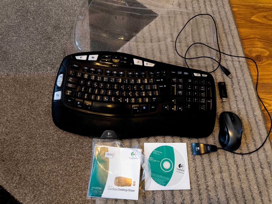 Zestaw klawiatura Logitech K350 Wave z myszką