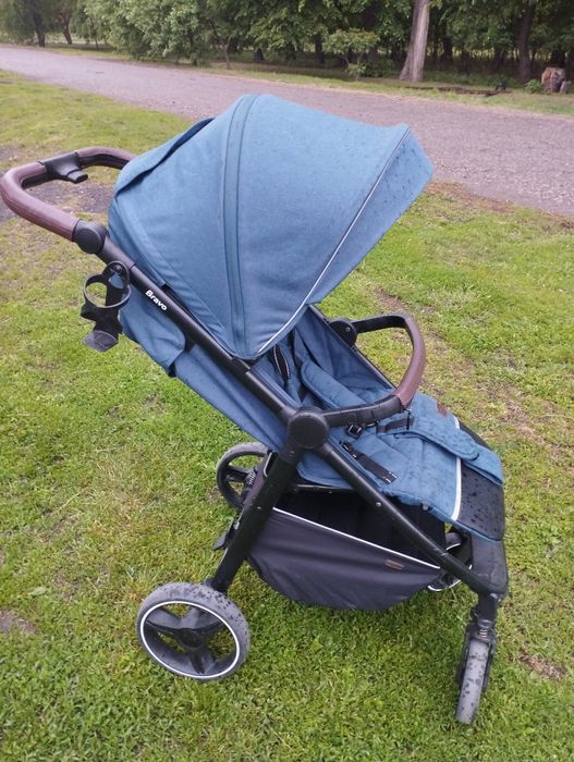 Прогулочна коляска