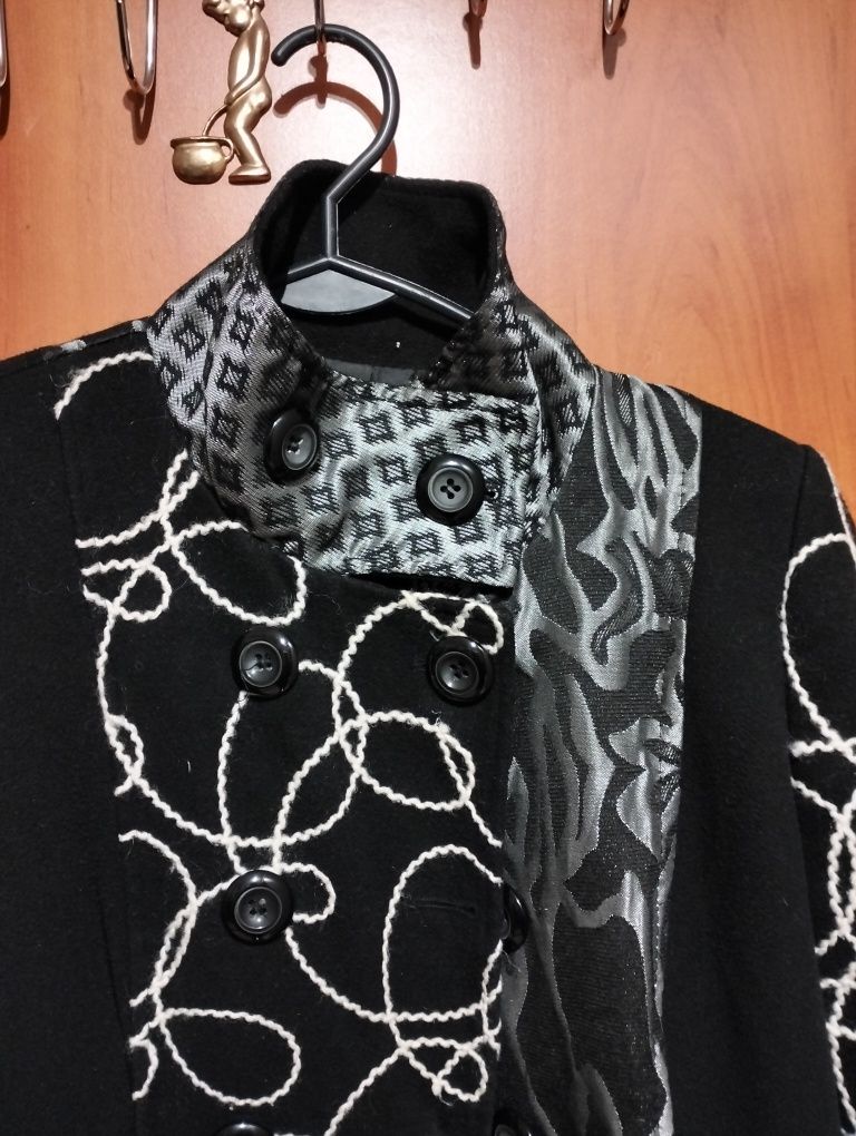 Płaszczyk w stylu desigual