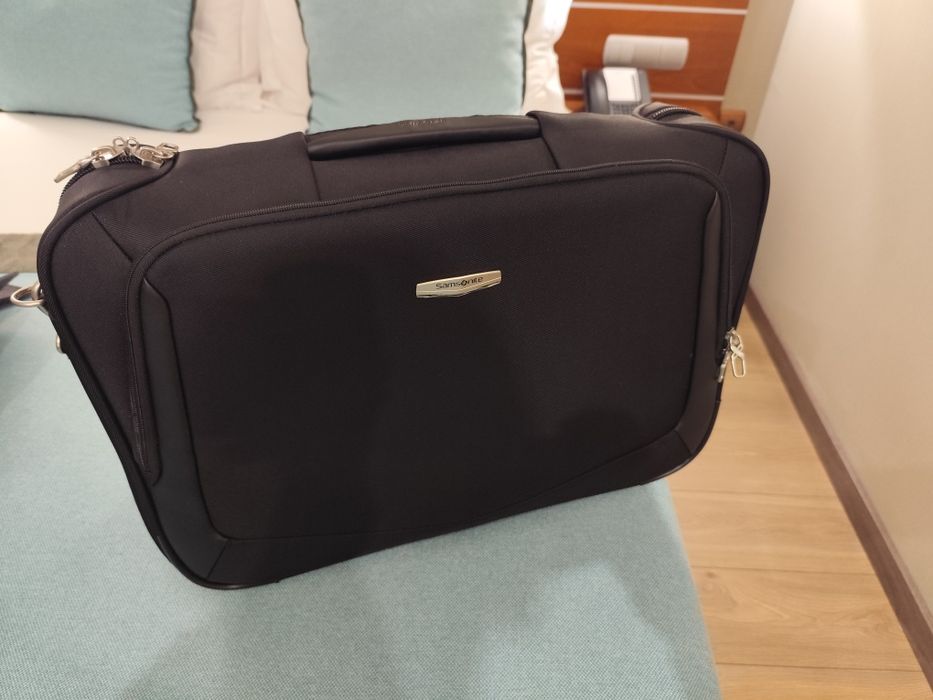Porta fatos Samsonite preto