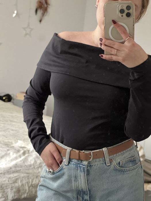 Чорна кофта від COS