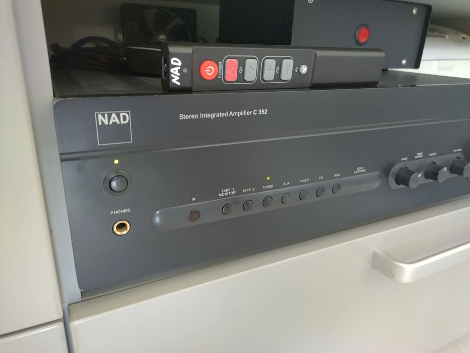 Усилитель NAD c352