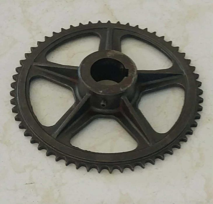 Antiga Roda Dentada (Cremalheira) Industrial em Ferro Fundido