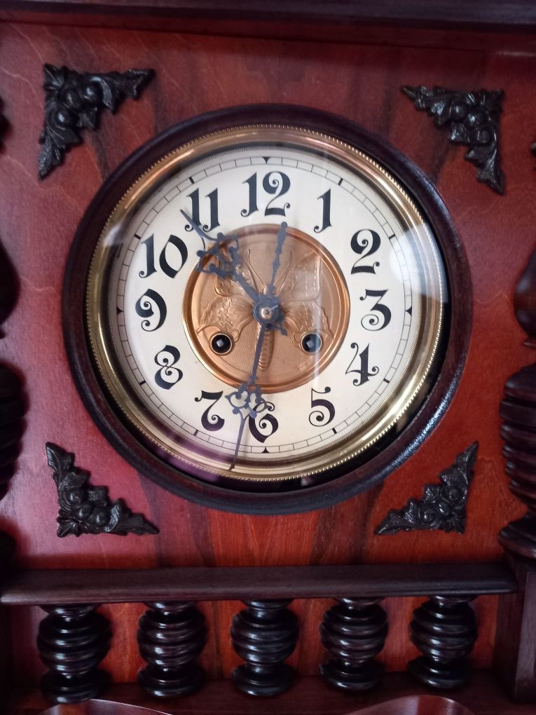 Zegar ścienny po renowacji, piękny dźwięk w pół godziny i o godzinie